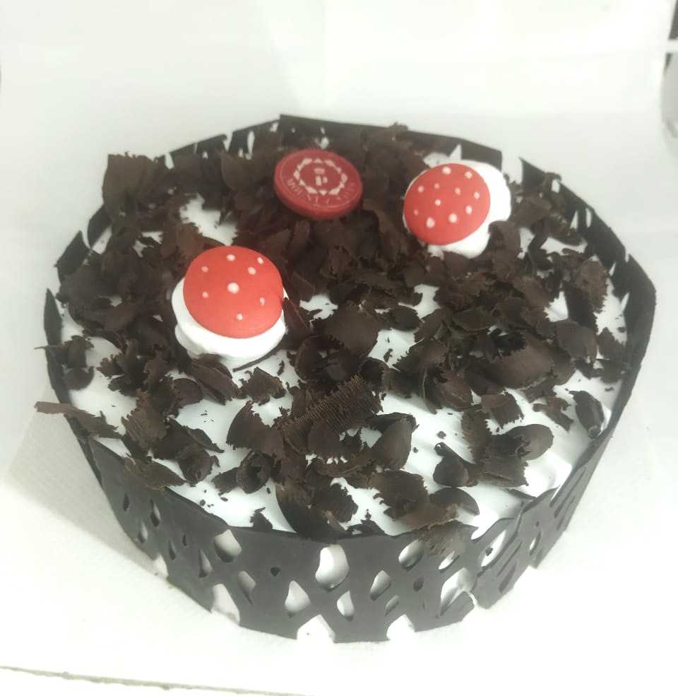 Premium RED N White Velvet Cake